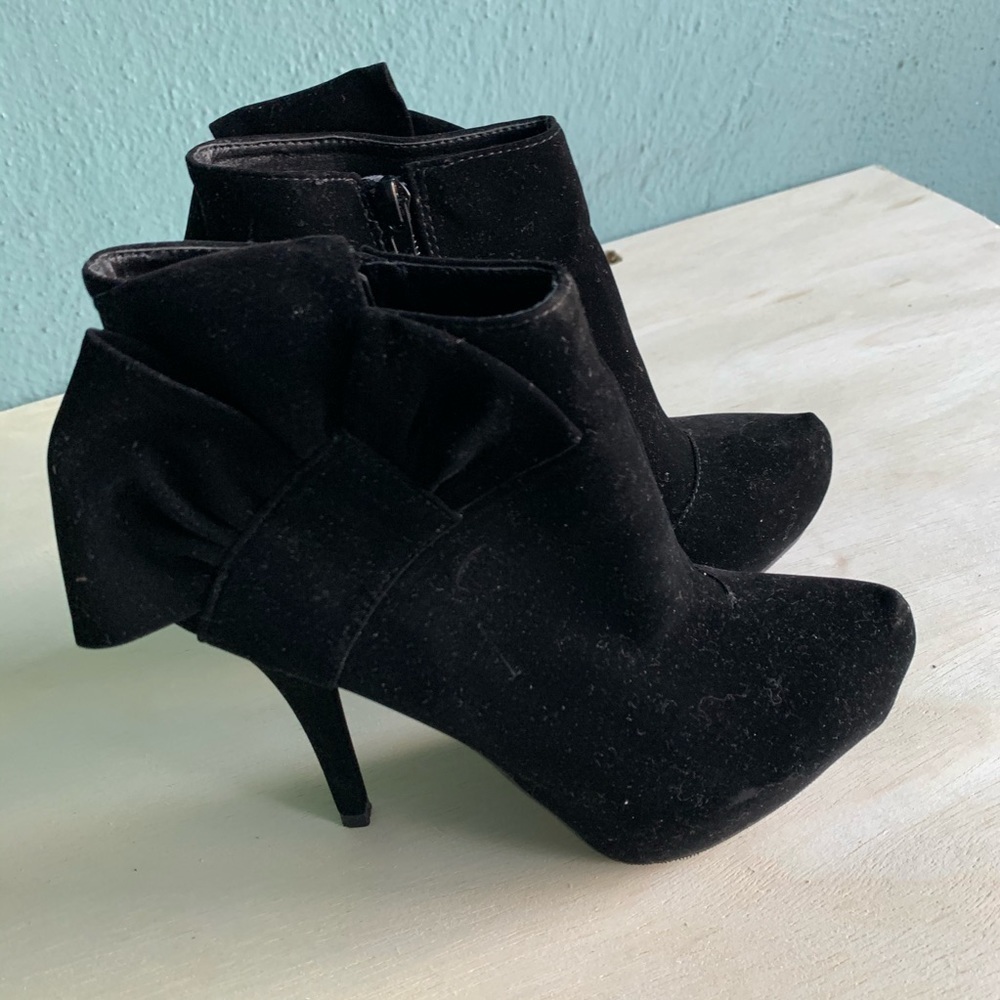 Women’s Black Bow Tie Faux Sided Platform Almond Toe Bootie Heels Size 6 EUC